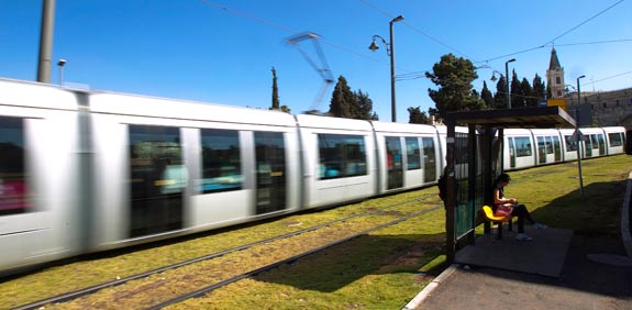 רכבת קלה / צילום : רויטרס